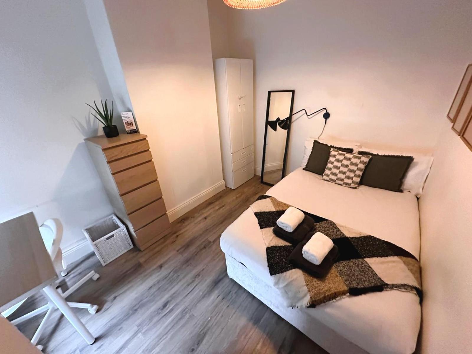 Littleton Co-Living - Private Room Self-Cater Hébergement de vacances